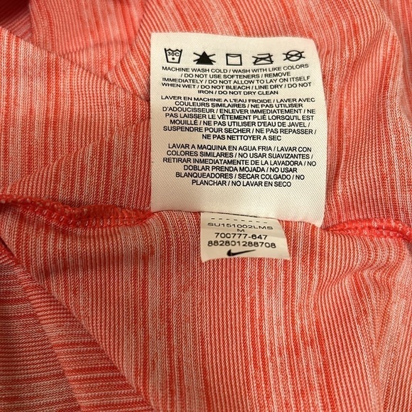 NIKE DRI- Fit Red & White Micro- Striped Short Sleeve T Shirt Women’s Medium - Picture 9 of 9